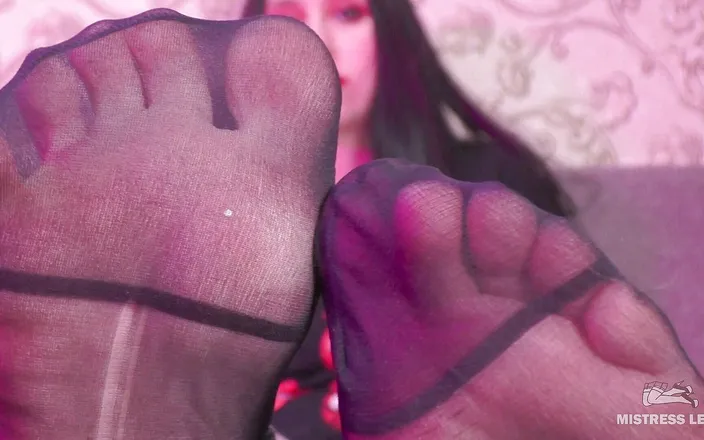 Mistress Legs: Toes wiggling in worn nylon socks