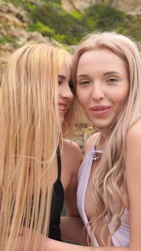 Două lesbiene acțiune fierbinte pe barcă