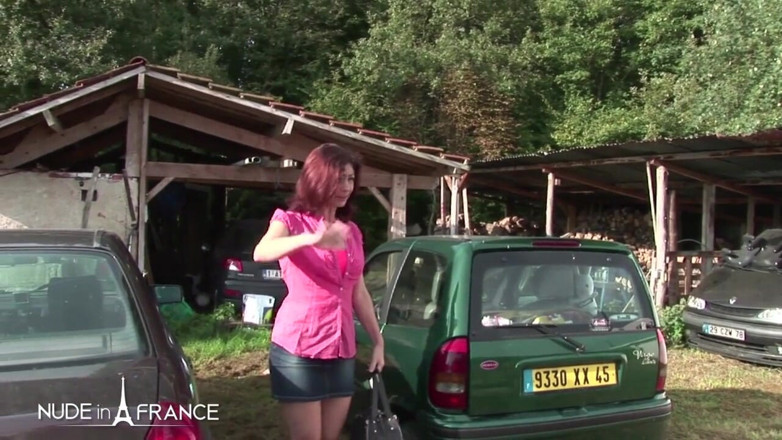 Nude in France: Tante girang tiri yang serakah disodok dan dicrot di muka...
