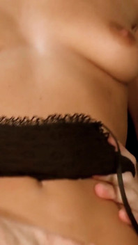 Derin amcıklı ateşli seks muhteşem esmer orta yaşlı seksi kadınla sikişiyor