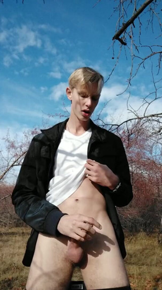 Dick Boys Studio: Guy caught jerking off in the park