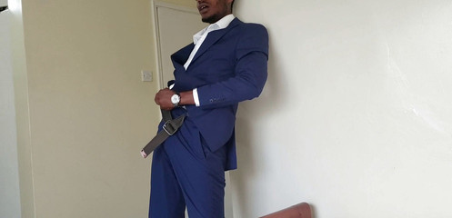 Only_dawi: Ateşli eşcinsel patron genç kız evden ayrılmadan önce sikini mastürbasyon yapıyor