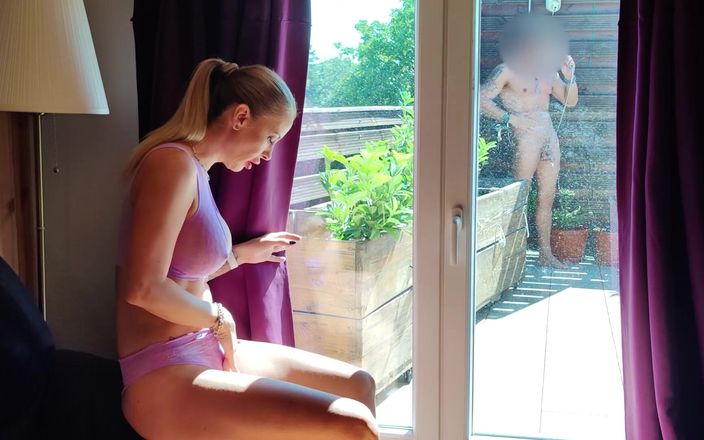 Wet Kelly: Stiefschwester lutscht stiefbrud auf der terrasse