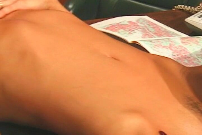 THAGSON RETRO: Brunete mature devorând pizde umede în orgasme extatice