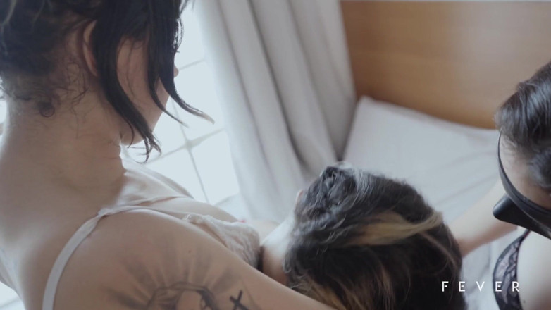 Fever Films: 女孩Gedg被邪恶圆顶支配
