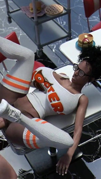 Nowa hooters girl anal fucked na stole w restauracji przez jej Futa Manager