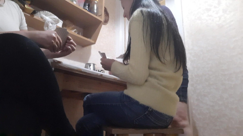 Lesbian-illusion: Holky a já jsme si hrály striptýzové karty a pak...