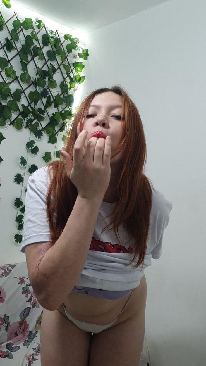 Eu-Girl: 裸体，自慰