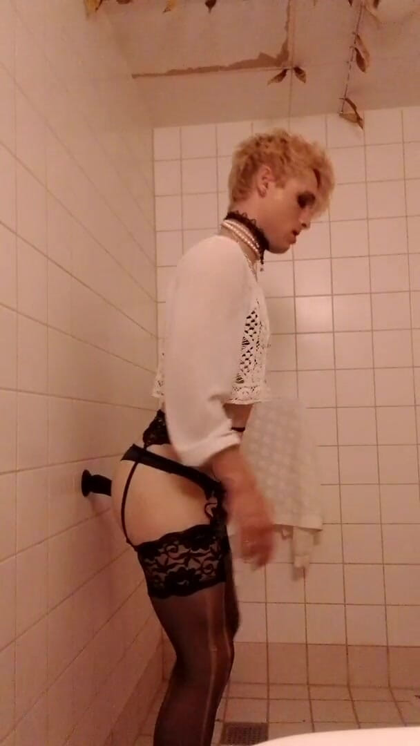 SissyCindySlut: 娘娘腔辛迪荡妇暴露！