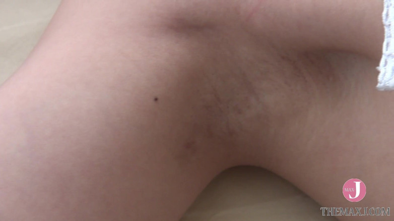 Tokyo Bikini College: O minionă japoneză drăguță are parte de o ejaculare uriașă...