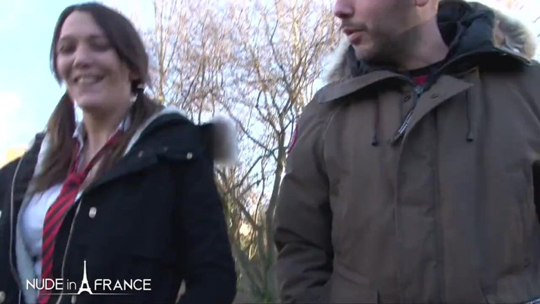 Nude in France: Charlie, estudiando hindi, le gusta que se la follen duro...