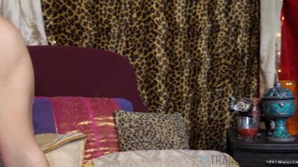 TransErotica: TRANSEROTICA TSバンビブリスは、ブルターニュアンドリュースのストラップを吸う
