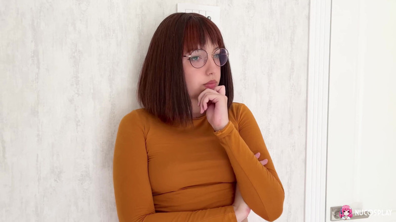 Nu Cosplay: Dicke und geile Ksenia masturbiert als Velma von Scooby Doo