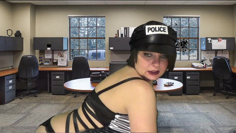 Sexy Milf: Policewoman sucking arrested cock