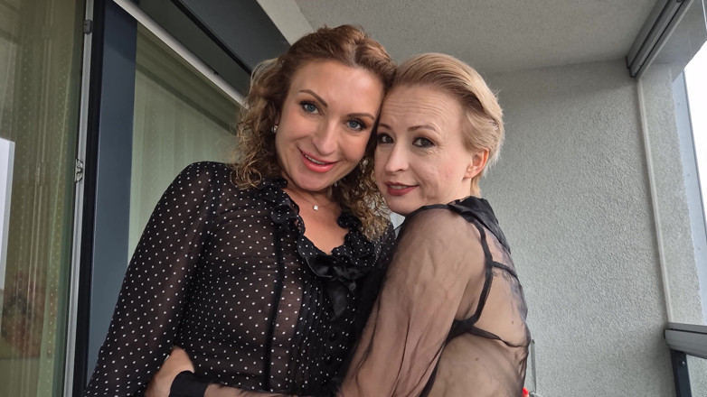 Wanilianna: Nyloned Lesbos in the Heat