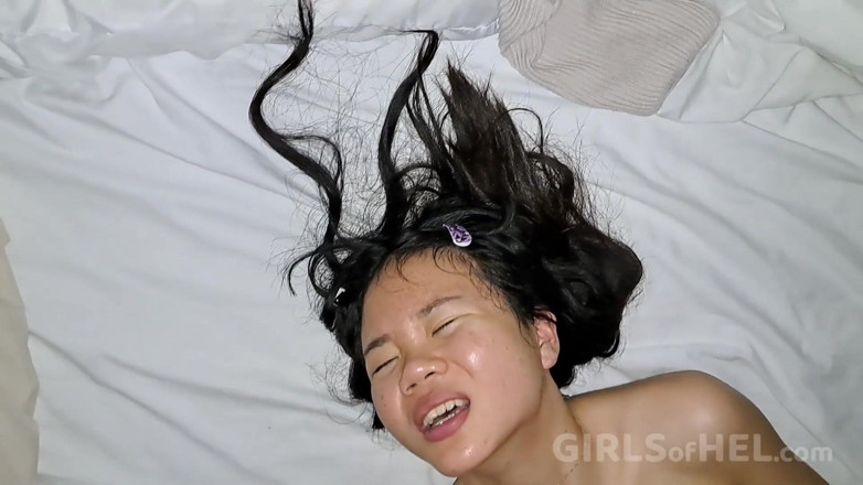 Girls of Hel: Pov - piccola ragazzina asiatica riceve una sborrata dentro