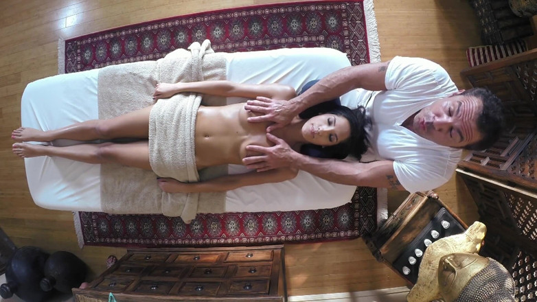 Fantasy Massage: FantasyMassage - mama mea vitregă mi-a sugerat să vin
