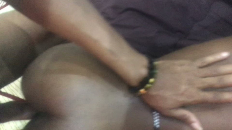 Browngurl234: Une black sexy se fait éjaculer dans le dos en POV,...