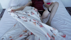 Me_little_fetish: Nevlastní bratr špehuje nevlastní sestru, když pracovala jako modelka webové kamery...