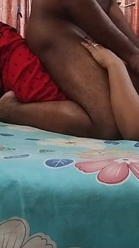 Adik tiri desi bertetek besar ditipu untuk menunggang zakar