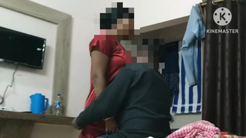 Priyanka Bhabi: Sensual Bengali Boudi curtindo lua de mel vídeo completo