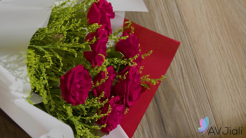 AV Jiali: La studentessa troia stacy sceglie il ragazzaccio su nerd