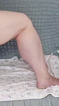 Suocera con un culo grosso e un giocattolo per la sua grande figa
