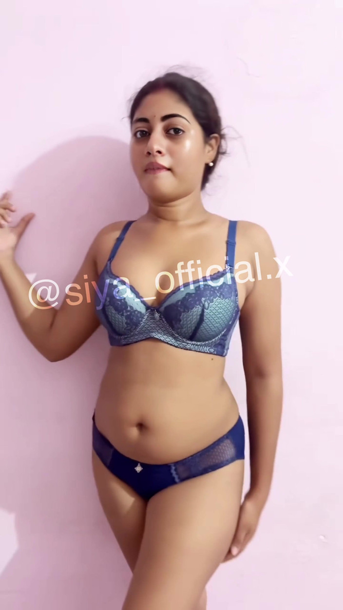 Vicky Siya: Siya Bhabhi cu futai în pizdă și futai cu degetul în hindi