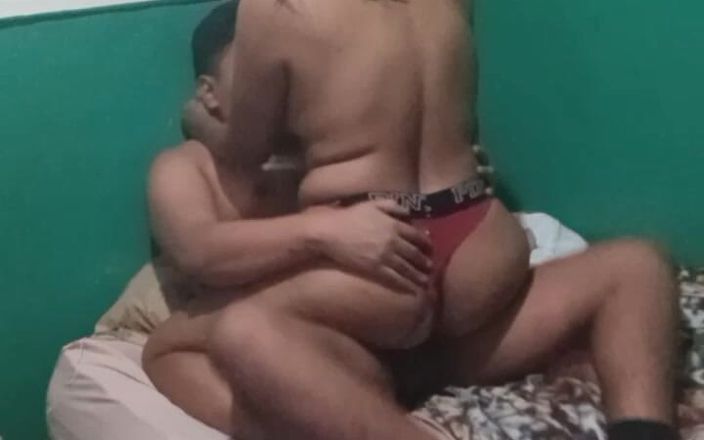Sofixxx: 자지를 따먹는 내 새아빠가 얼마나 맛있는지