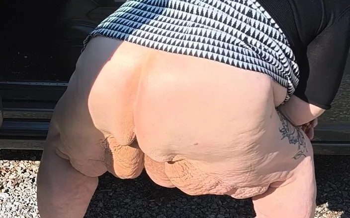 HerculesnVENUS: Pissing Whore in the Woods in the Car Door Wide...
