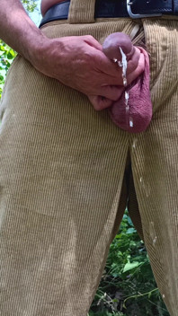 Outdoor cruising Big Uncut Cock Pissing, masturbacja, pyszne kremowe spust zbliżenie Noszenie sznurów - Rockard Daddy