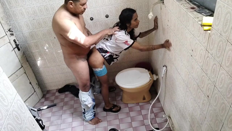 Bebes vagabundas: Voisin mangé dans la salle de bain