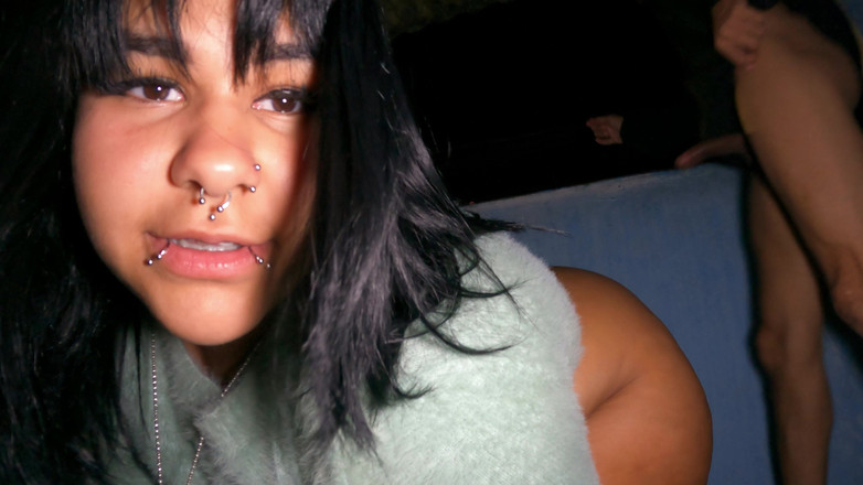 barbanegrazponto1onepov: Jovem gordinha fumando e fodendo