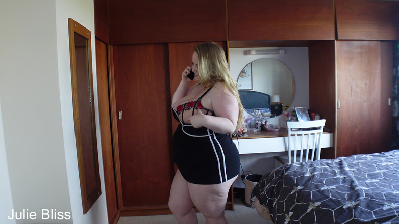 Julie Bliss: Sorellastra gigantessa