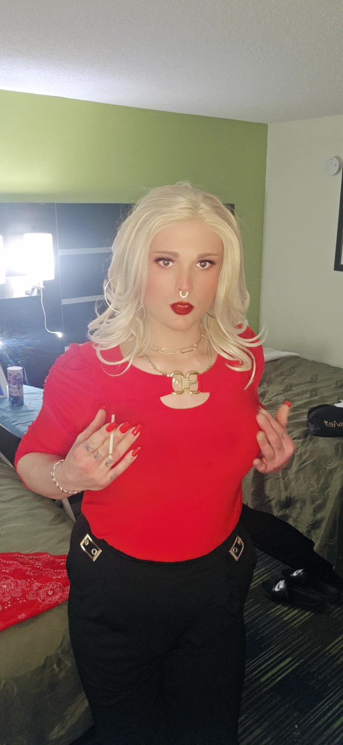 Darkfetish2k: Kylie Rey (किन्नर) वह बुरी है वह सबसे हॉट धूम्रपान वाली किस्म है