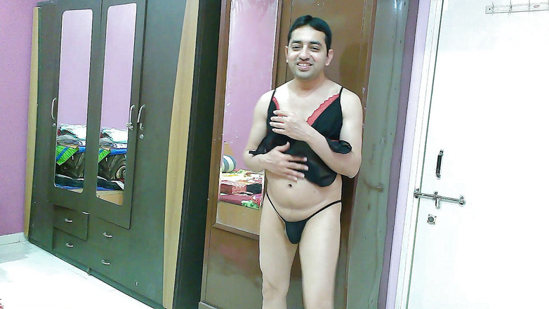 Cute & Nude Crossdresser: Siyah iç çamaşırlı ve tangalı ateşli kadın kılıklı travesti kadın tatlı...