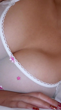 Tânăra soție asiatică sexy te lasă să te uiți cu agățarea de noaptea trecută! Touchmywife