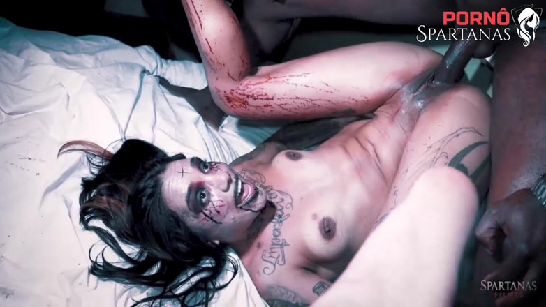 Porno Spartanas: Хэллоуин наслаждения - Проклятая реликвия