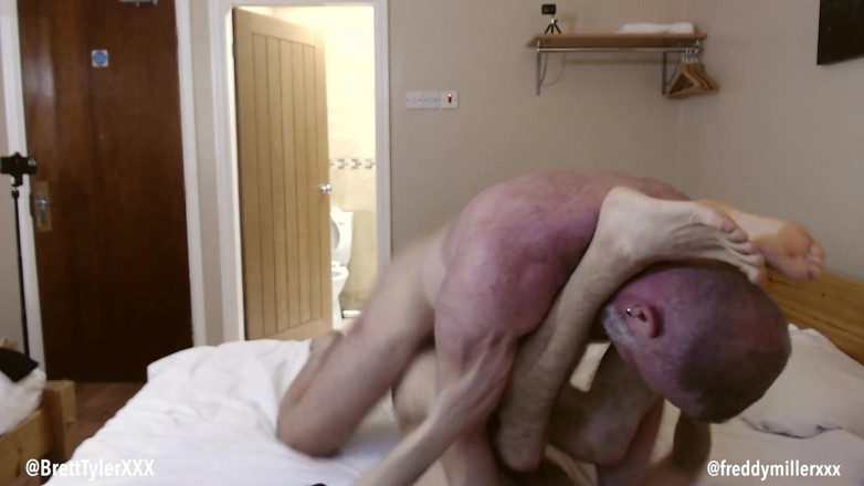 Brett Tyler: Papai Freddy prenha Brett