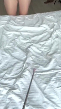 继兄弟使用撸棒来操我！- 18岁大屁股女郎被粗暴性爱并中出（扩展）