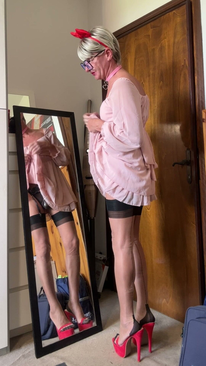 Andreina Naty: Andreina in Fetish Stockings
