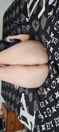 Blonďatá děvka masturbuje a šuká do zadku Já sama a Cum8ming