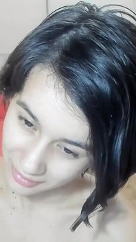 Caliente Myla_angel sonríe a la cámara
