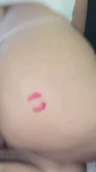 Gina goyangin pantat montoknya di kontol