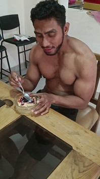 Ik Kom Klaar Op Een Taart En Eet Het Op Met Mijn Vriend