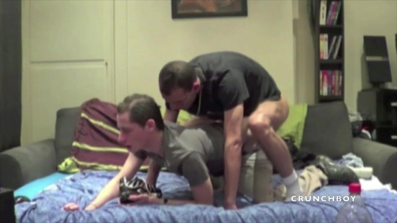 Sneaker gay: Francouzská dvojčata se přidávají k sexu s chodidly a chodidly