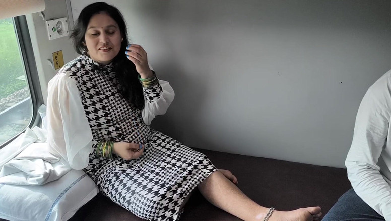 Desi chudai hub: Mẹ kế đụ trên tàu