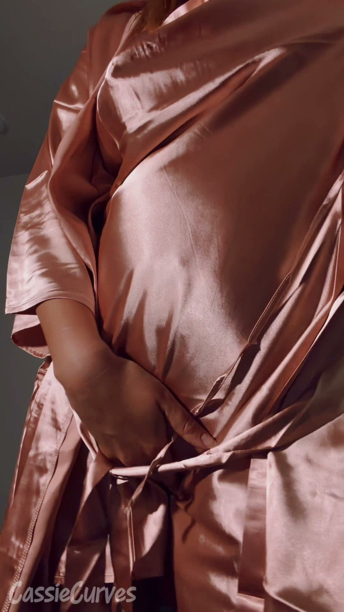 Cassie Curves: Soyée et trait