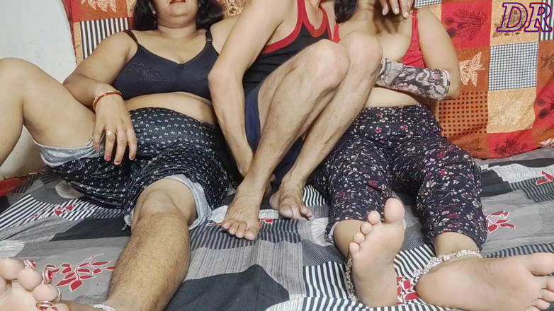 DeepReenu123: Renu et Mahi se font baiser par le mari de...