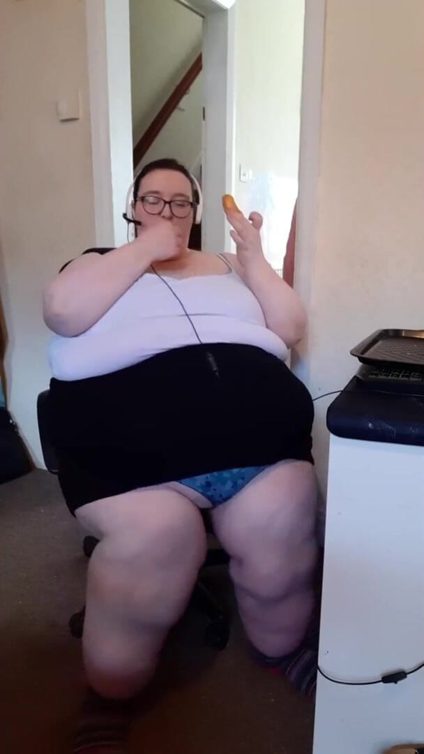 SSBBWLadyBrads: Ssbbw 喜欢她老板的甜甜圈